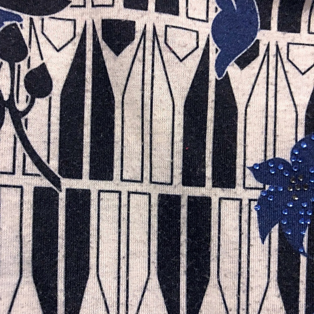 Top-Scoop Neck, Sequin Embellishments - Picture 6 of 8